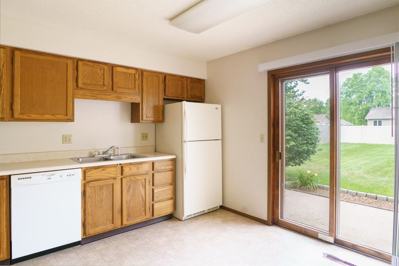617 Onyx St - Photo 4 of 7