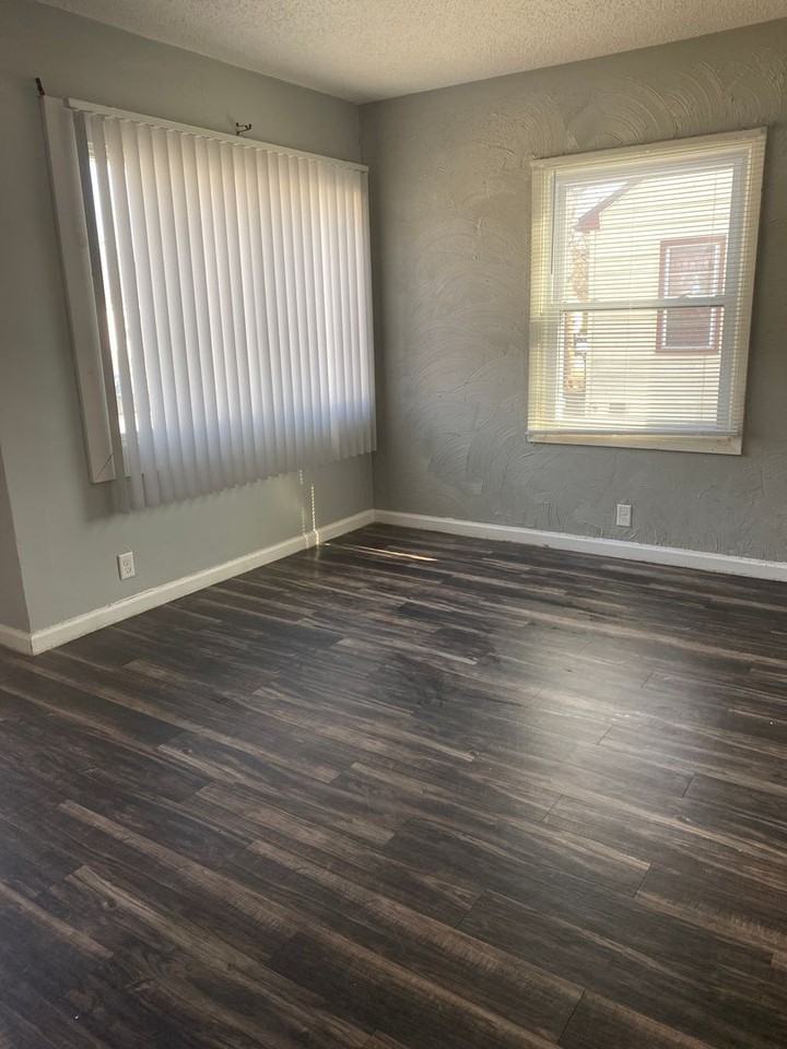 633 Hope Ave - Photo 3 of 8