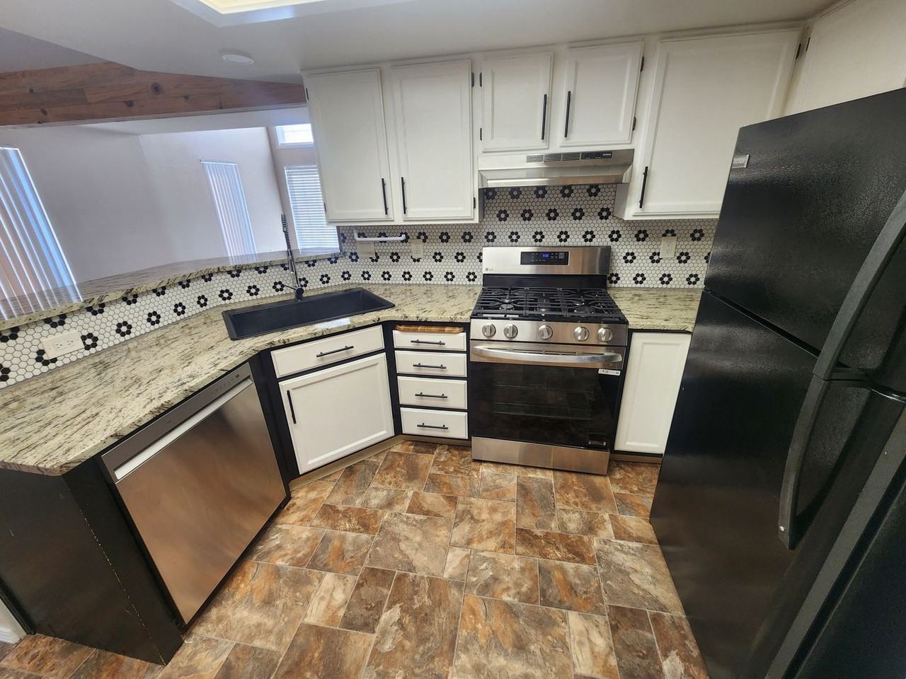 2431 Pisces Dr - Photo 2 of 14
