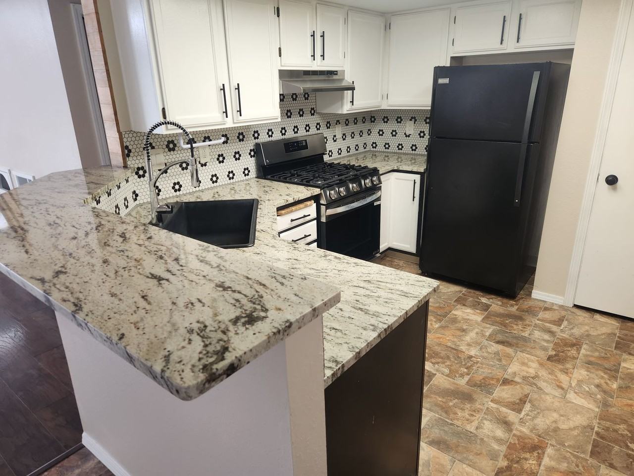 2431 Pisces Dr - Photo 3 of 14