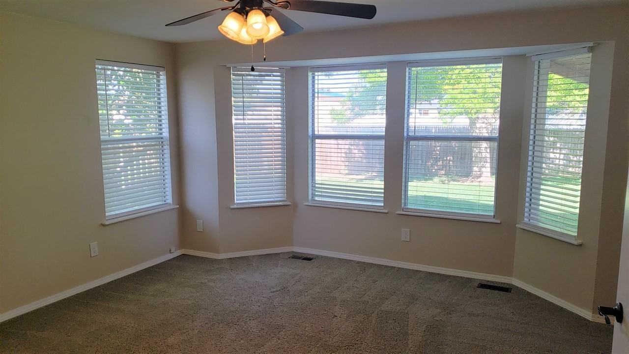 2431 Pisces Dr - Photo 6 of 14