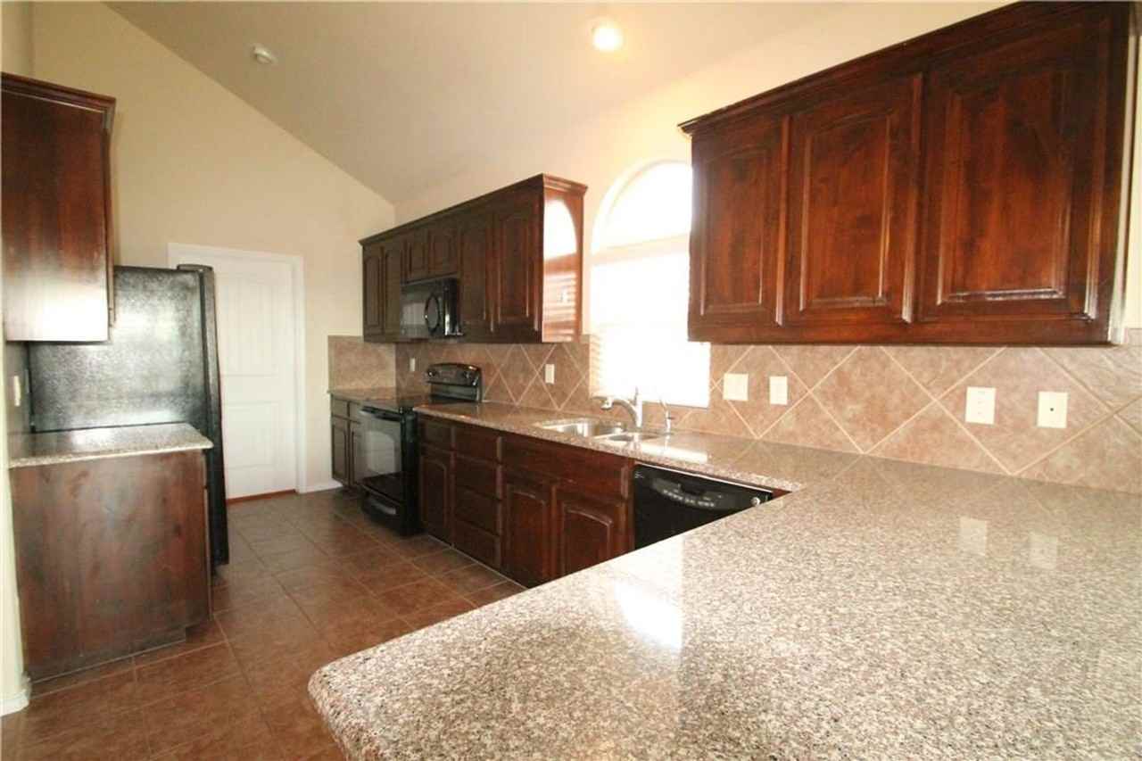 1416 Amazon Dr - Photo 3 of 23