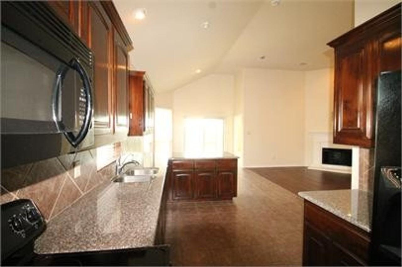 1416 Amazon Dr - Photo 4 of 23