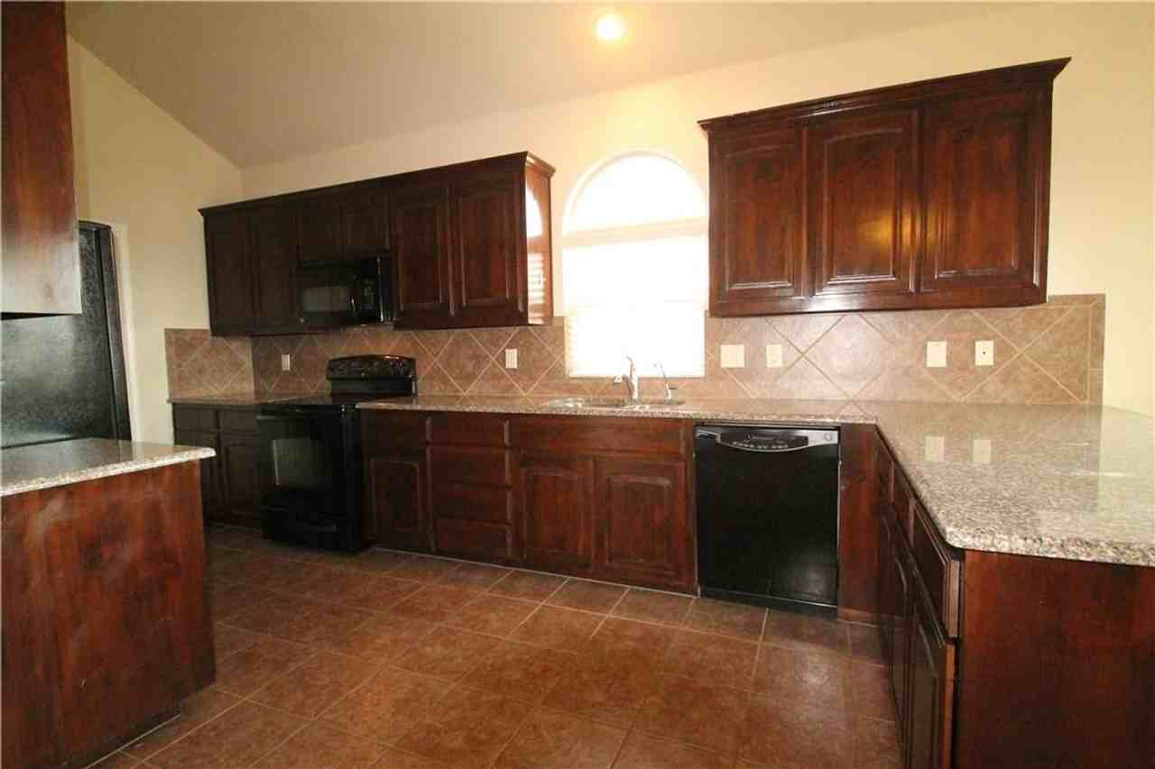1416 Amazon Dr - Photo 6 of 23