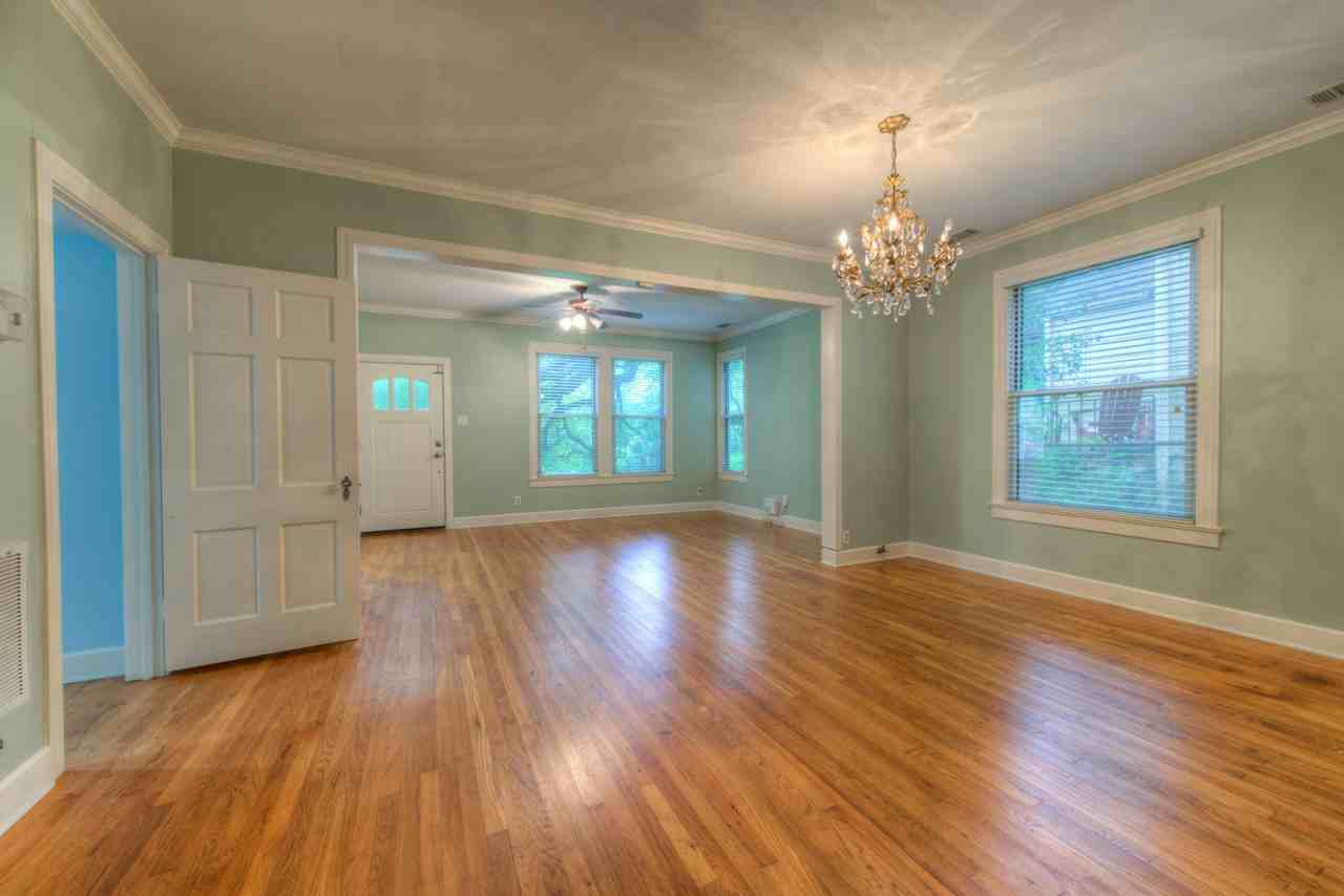 720 Sparks Ave - Photo 7 of 32