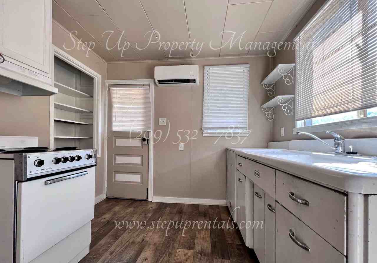 57 S Norlin St - Photo 6 of 10