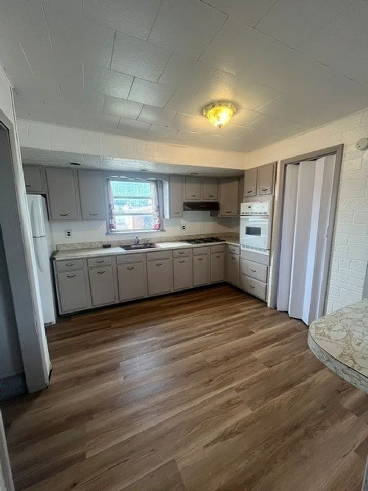 80 W Center St - Photo 4 of 10