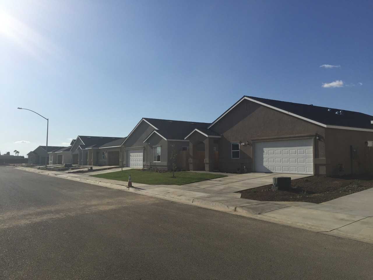 349 Joya Dr - Photo 2 of 9