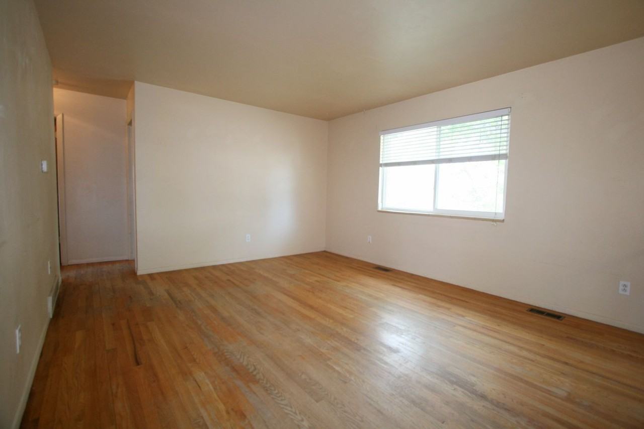 531 Empress St - Photo 3 of 19
