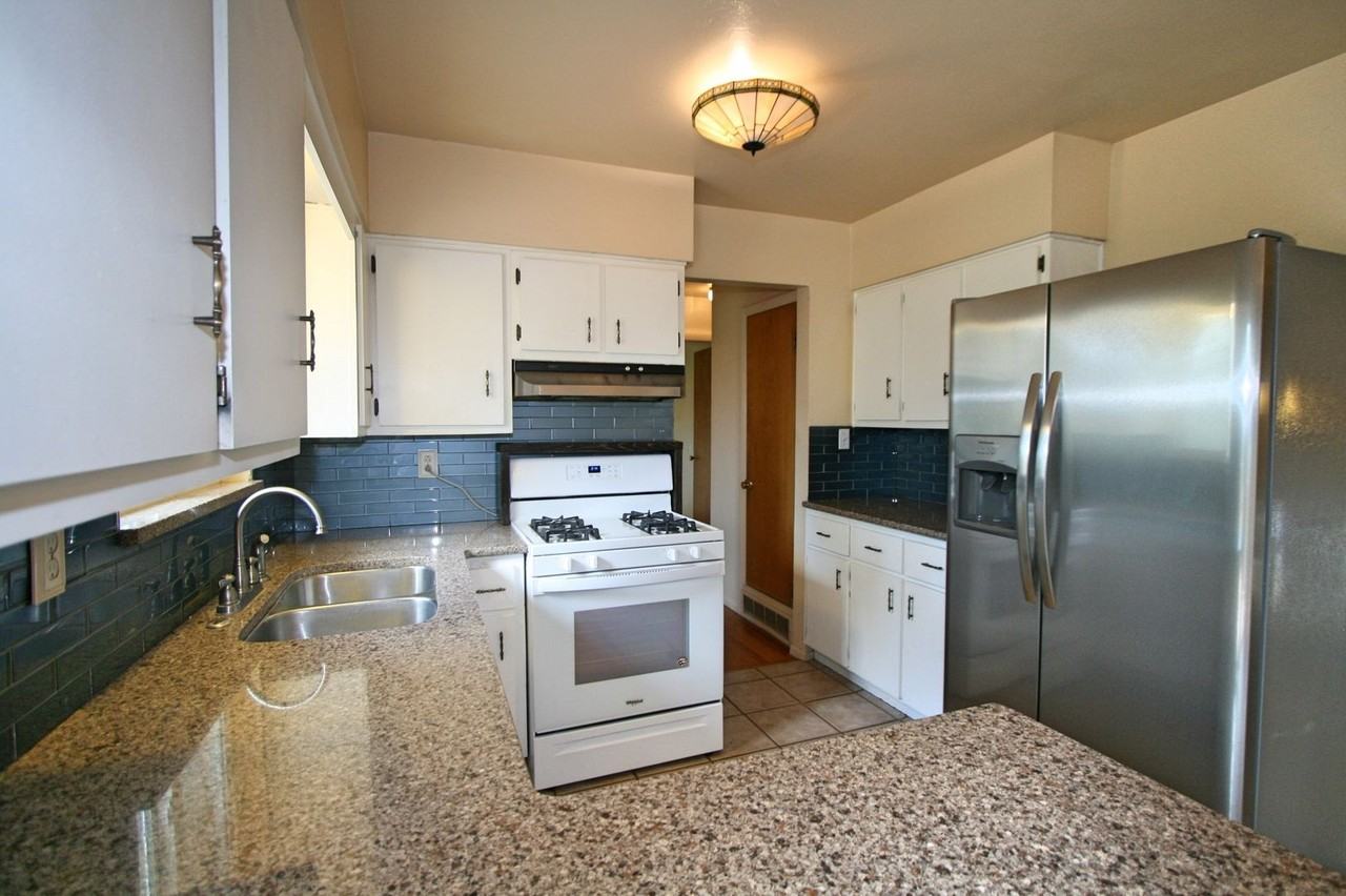 531 Empress St - Photo 5 of 19