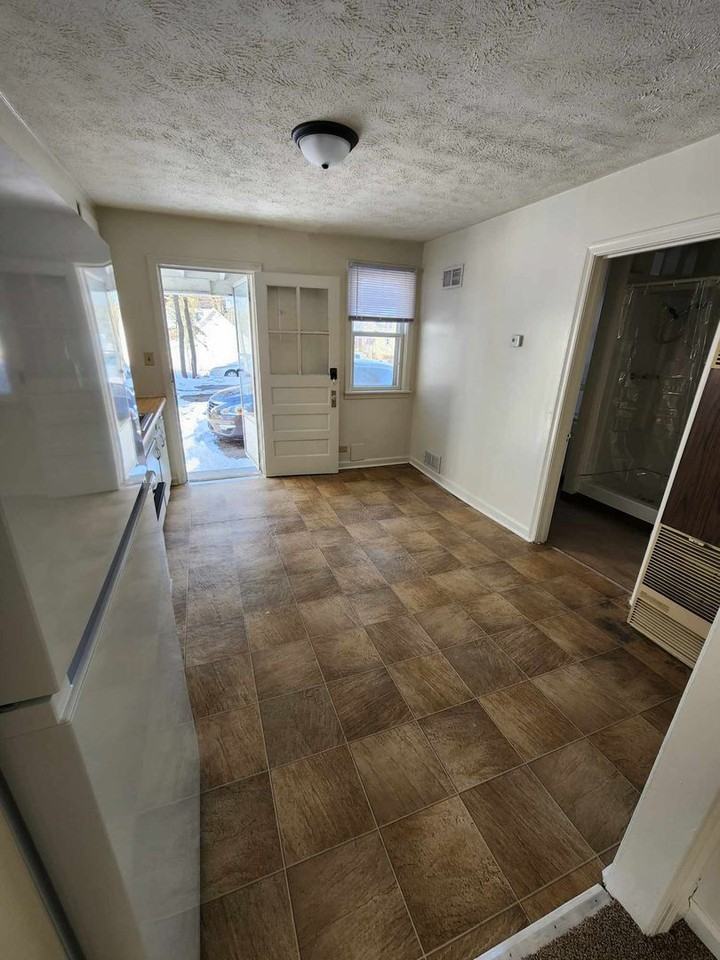 517 S Michigan Ave - Photo 2 of 9