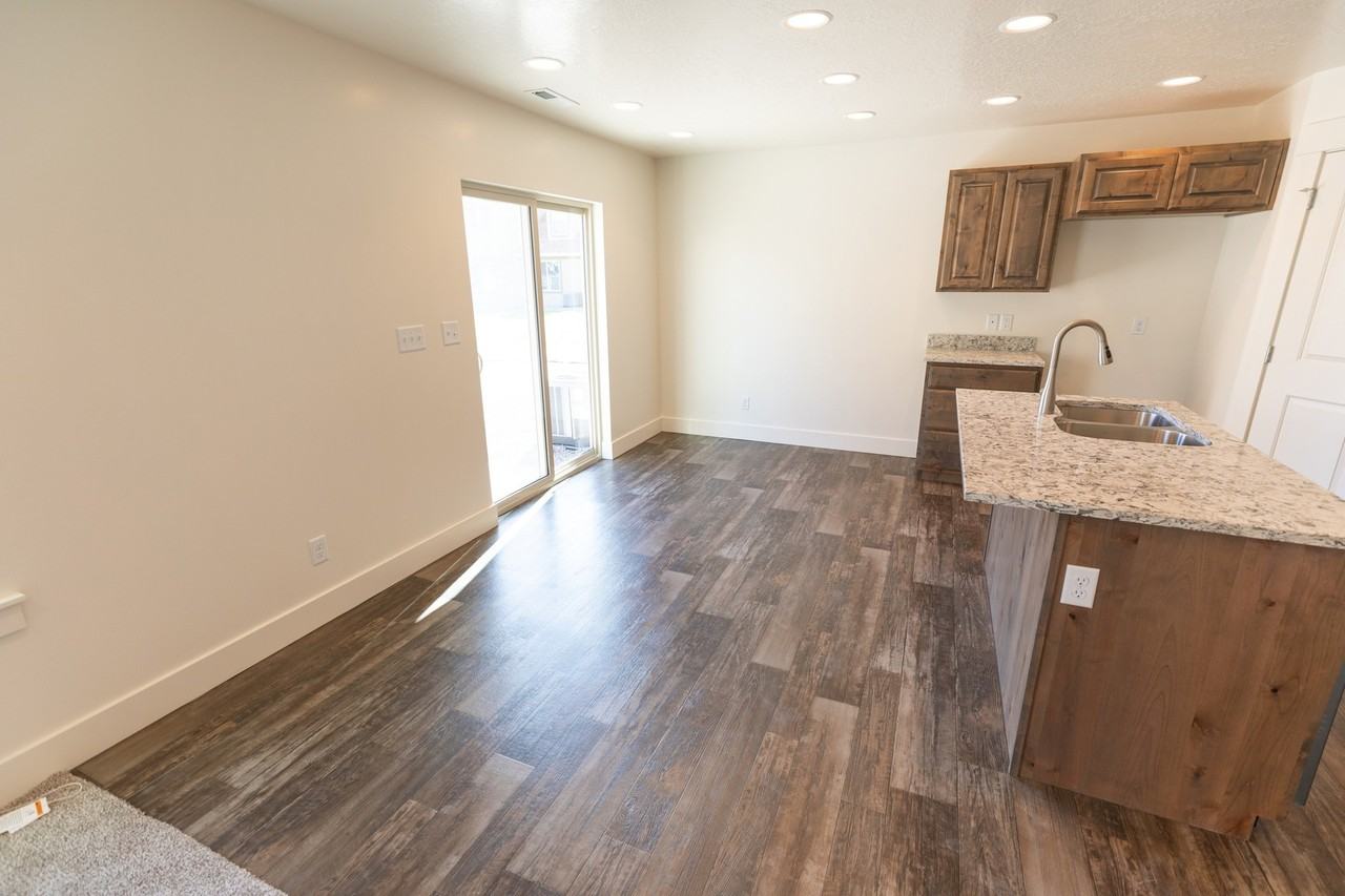 577 S 340 W - Photo 2 of 13