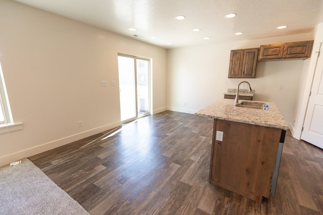 577 S 340 W - Photo 3 of 13
