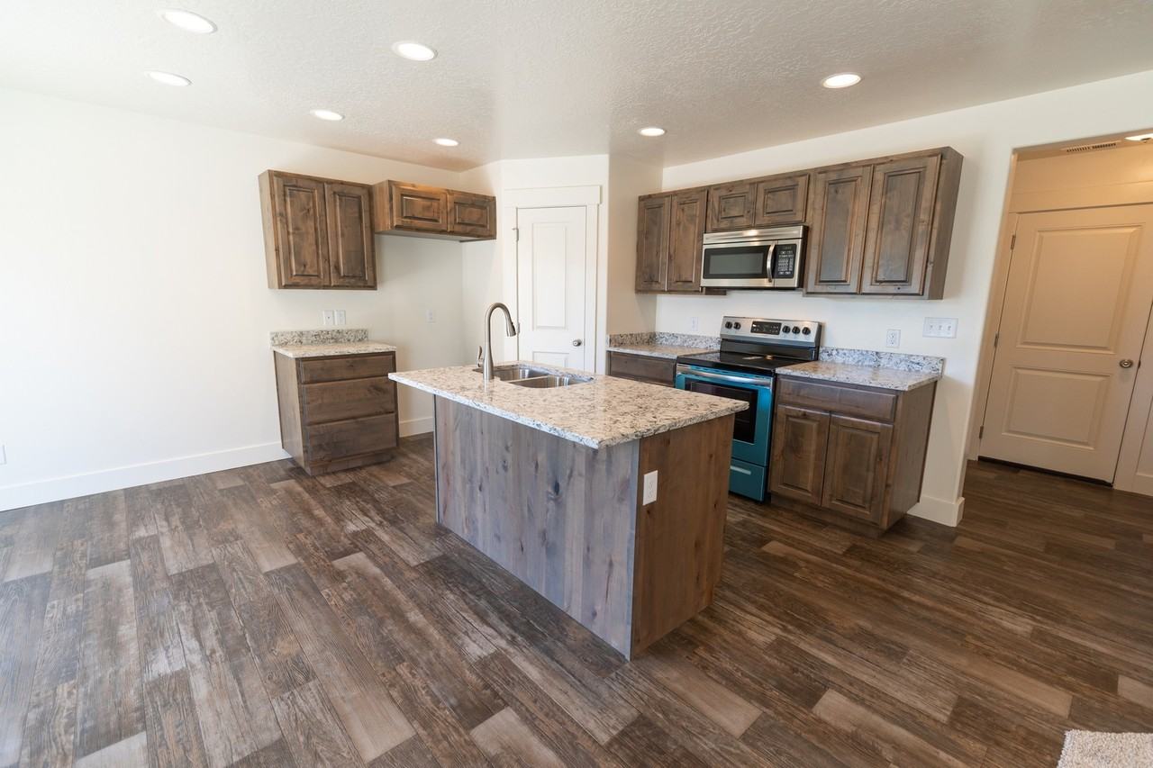 577 S 340 W - Photo 5 of 13