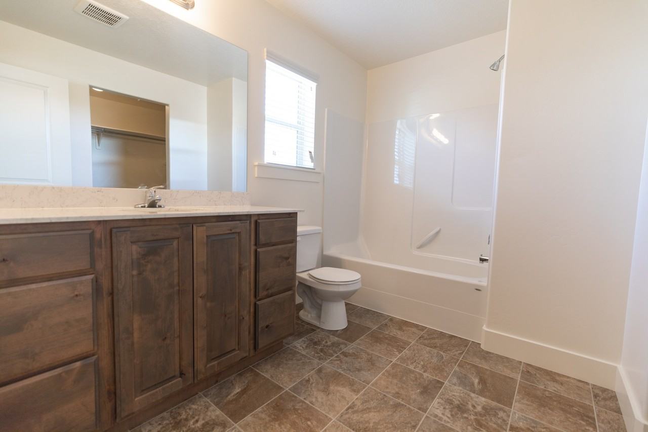 577 S 340 W - Photo 7 of 13