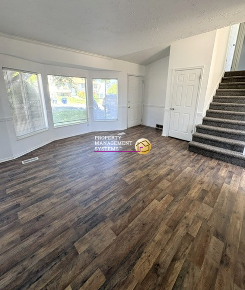 5117 W Loomis Ln - Photo 2 of 24