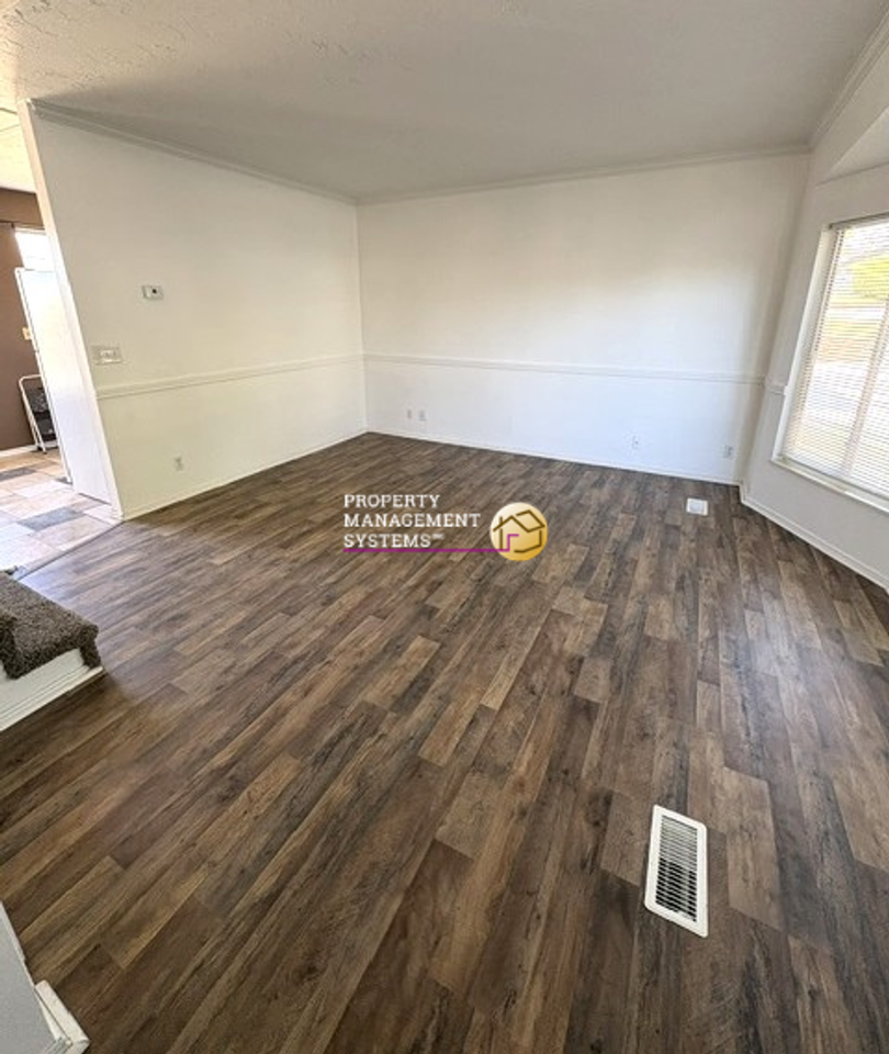 5117 W Loomis Ln - Photo 3 of 24