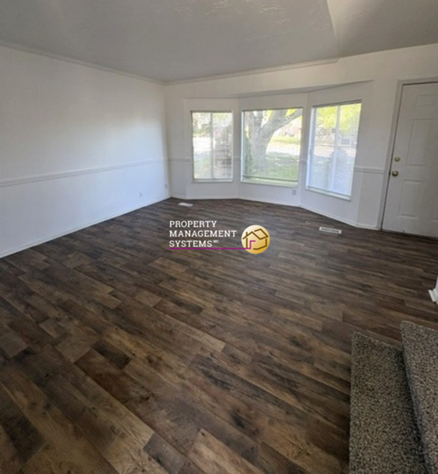 5117 W Loomis Ln - Photo 4 of 24