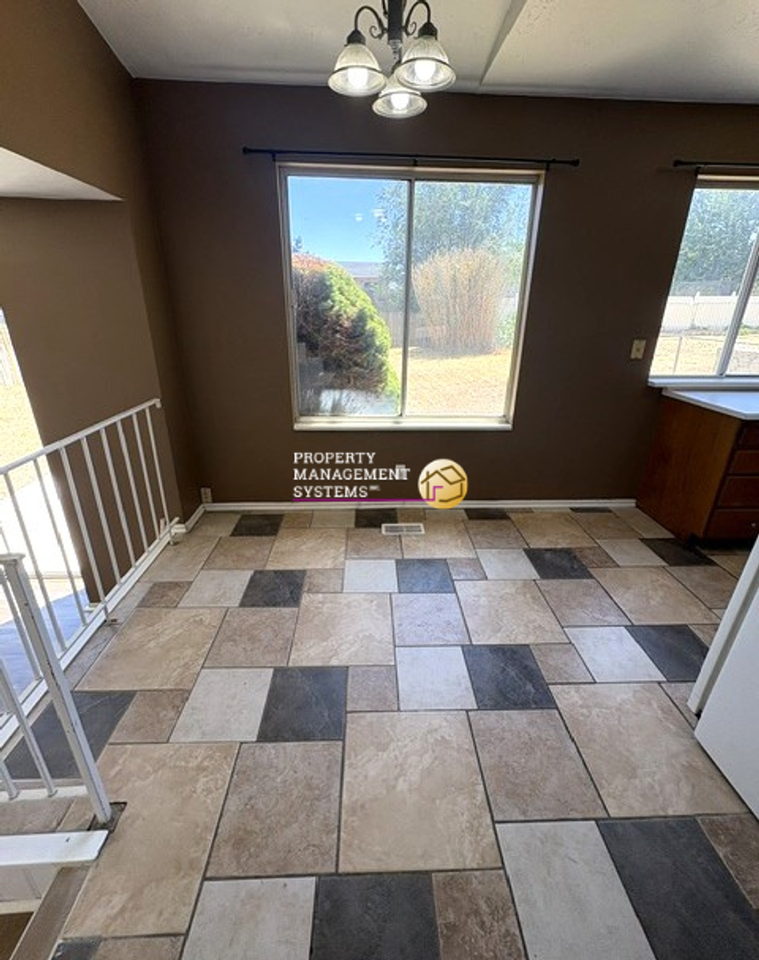 5117 W Loomis Ln - Photo 5 of 24