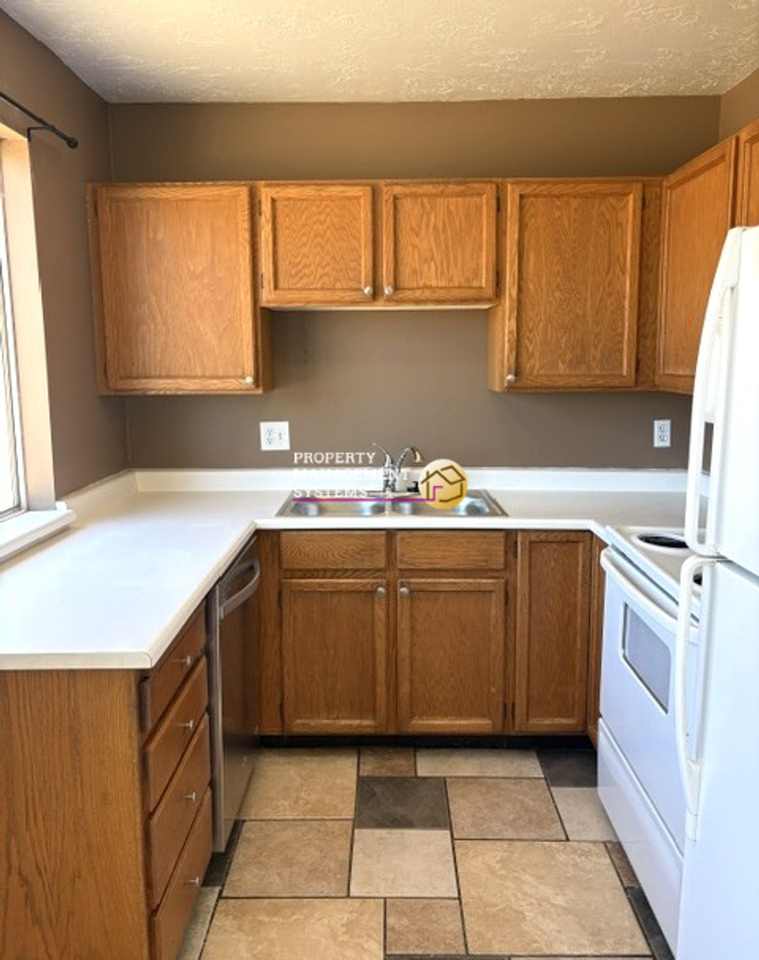 5117 W Loomis Ln - Photo 7 of 24