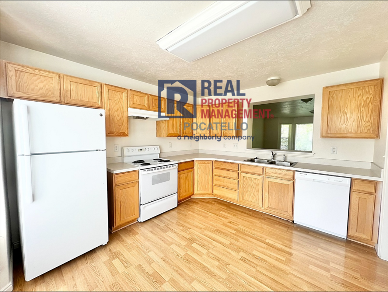 641 W Lewis St - Photo 4 of 25