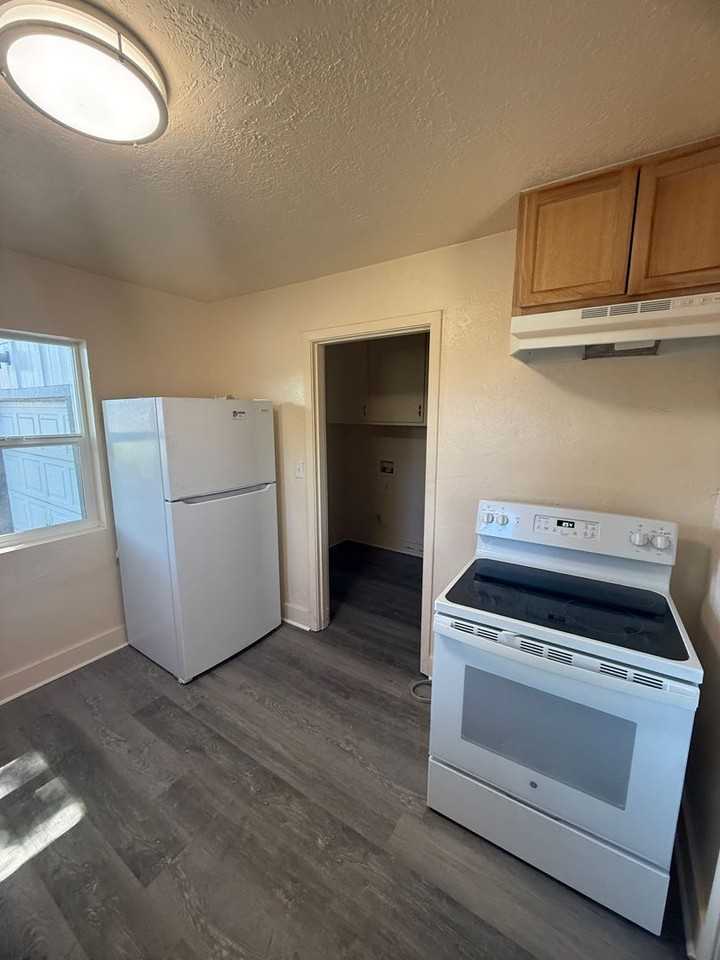3916 Clinton Ave - Photo 7 of 14