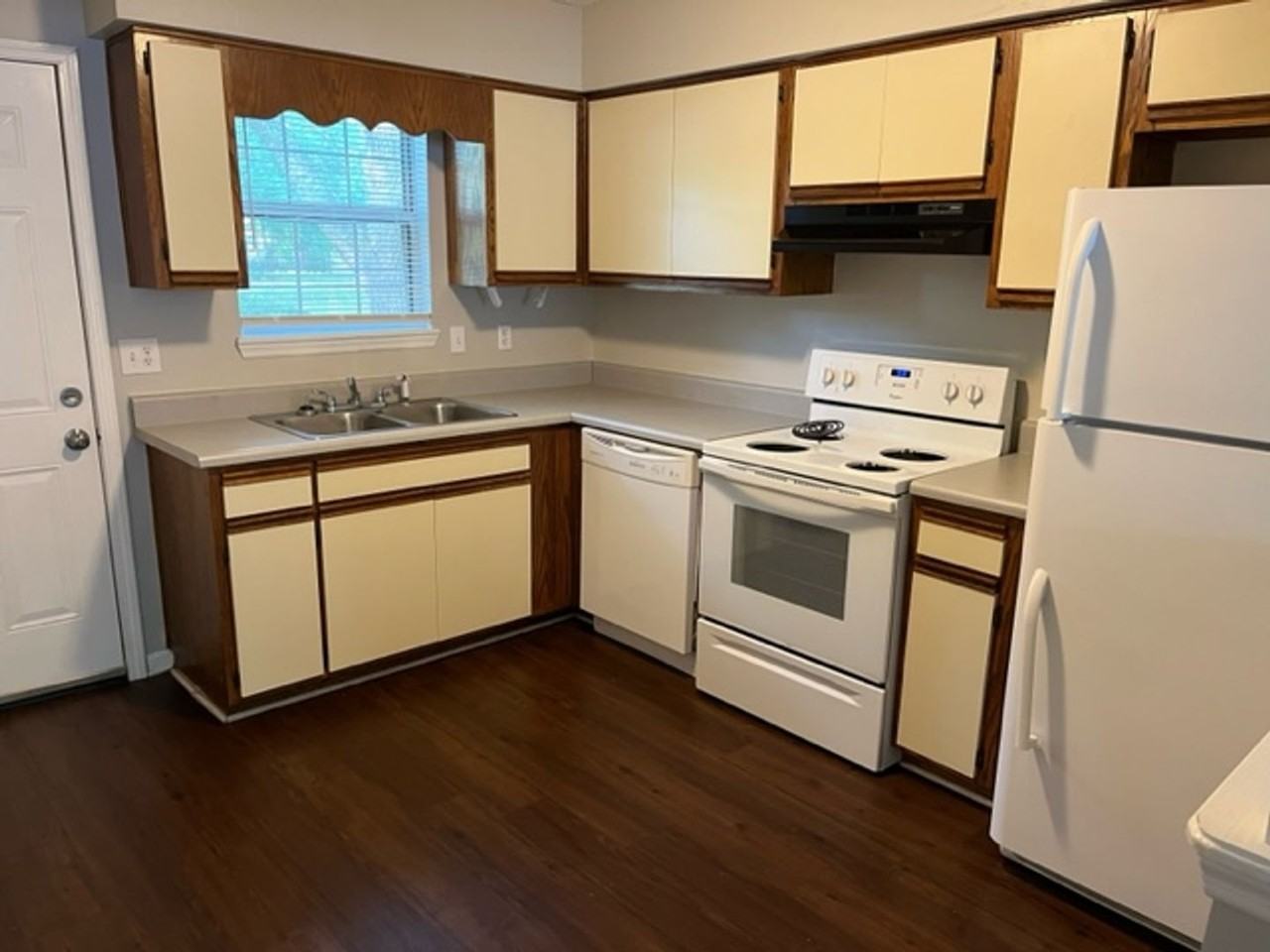 415 S Hagan Bridge Rd #D8 - Photo 3 of 7