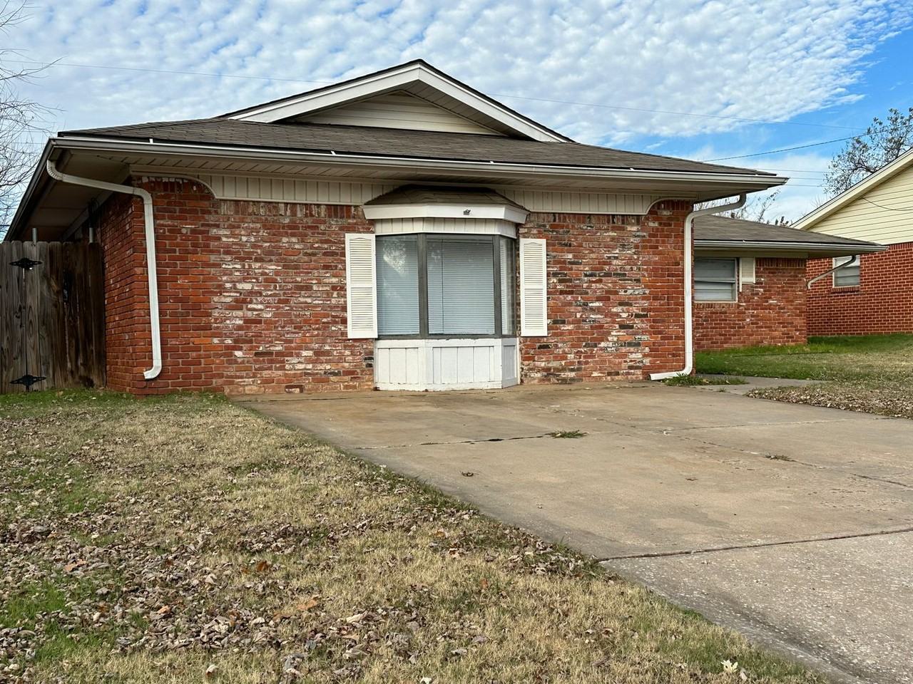 621 Lotus Ave - Photo 2 of 35