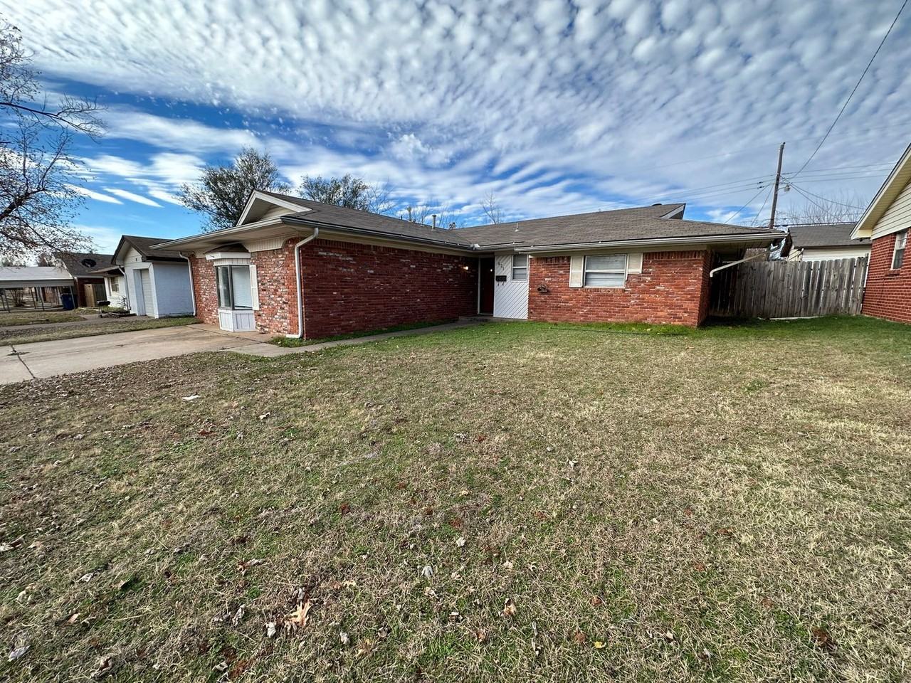 621 Lotus Ave - Photo 3 of 35