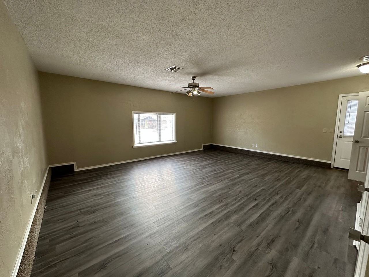 621 Lotus Ave - Photo 6 of 35