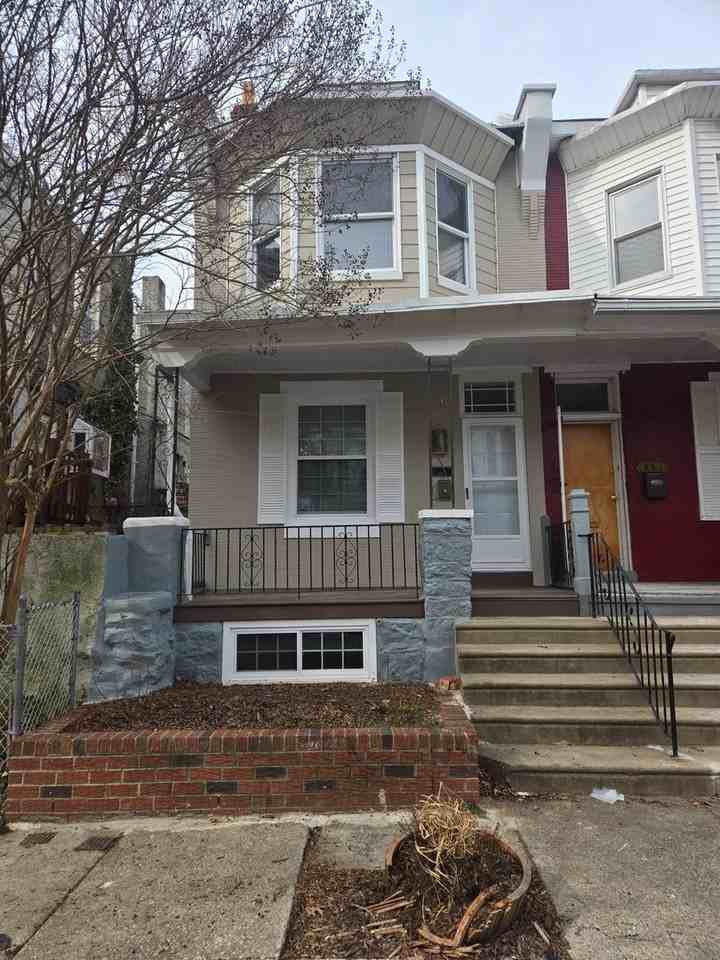 463 W Earlham Ter - Photo 4 of 38