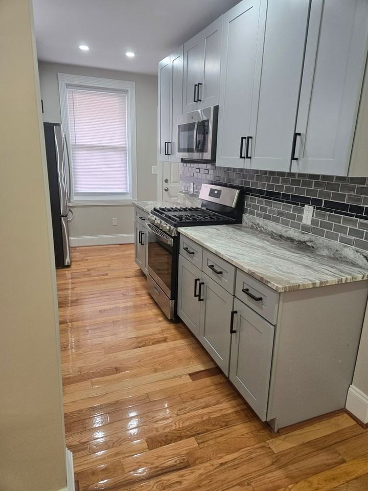 463 W Earlham Ter - Photo 7 of 38