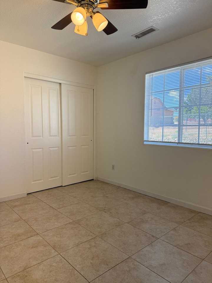 6128 N Viewpoint Dr - Photo 6 of 15
