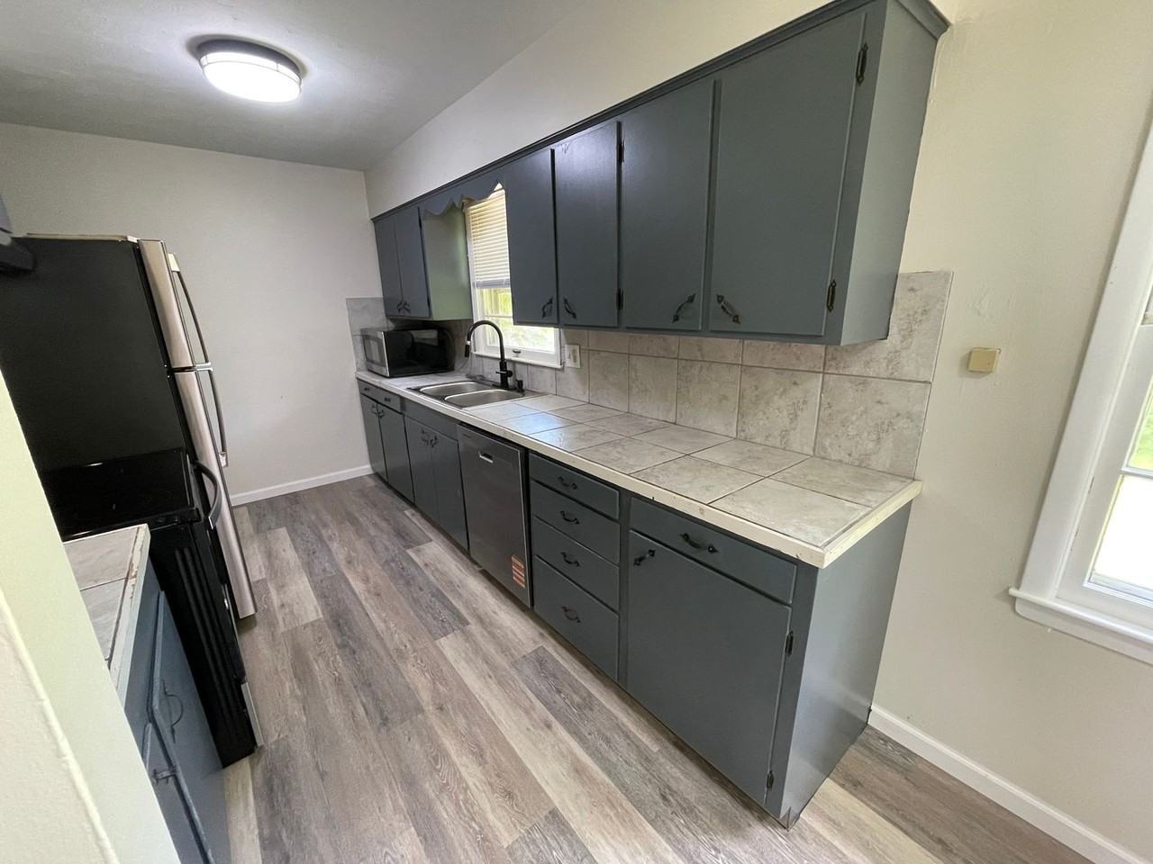2207 Clark Ln - Photo 6 of 17