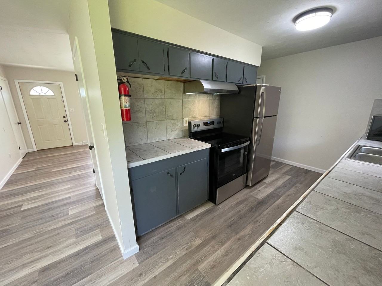 2207 Clark Ln - Photo 7 of 17