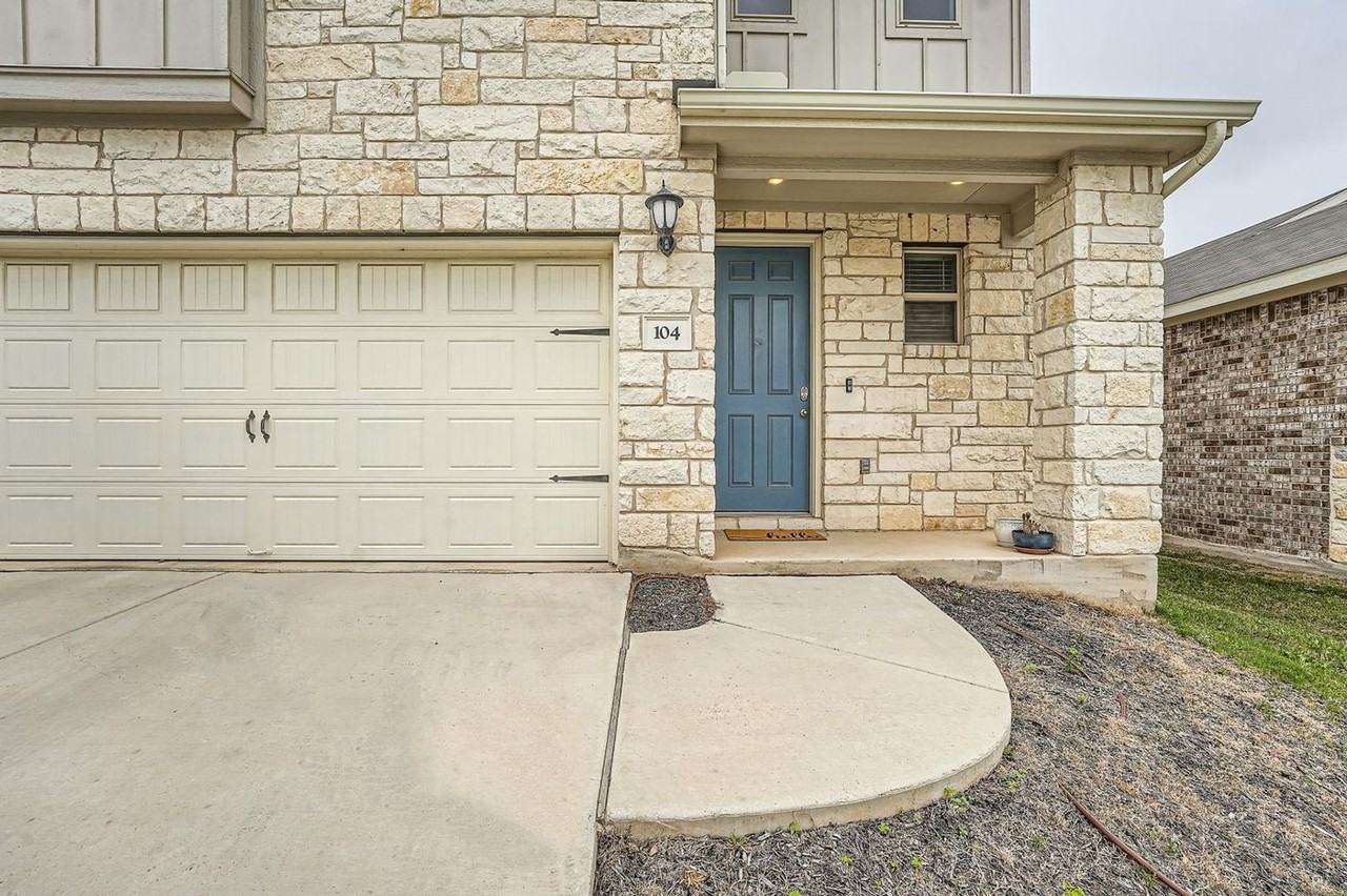 104 Red Cedar Ct - Photo 2 of 26