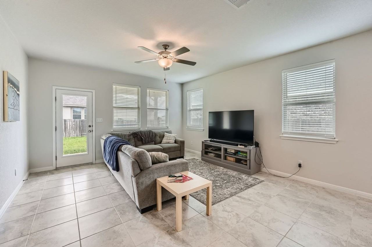 104 Red Cedar Ct - Photo 3 of 26
