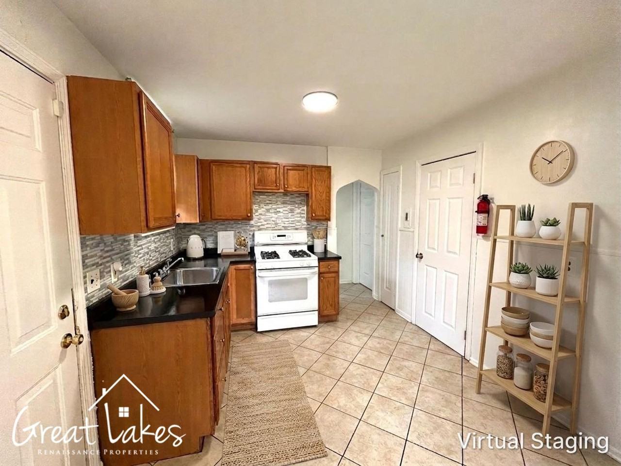 5233 Farmbrook St - Photo 4 of 16
