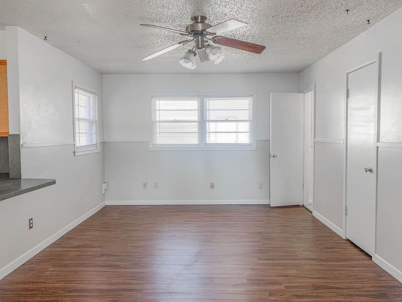 4904 44th St - Photo 2 of 12