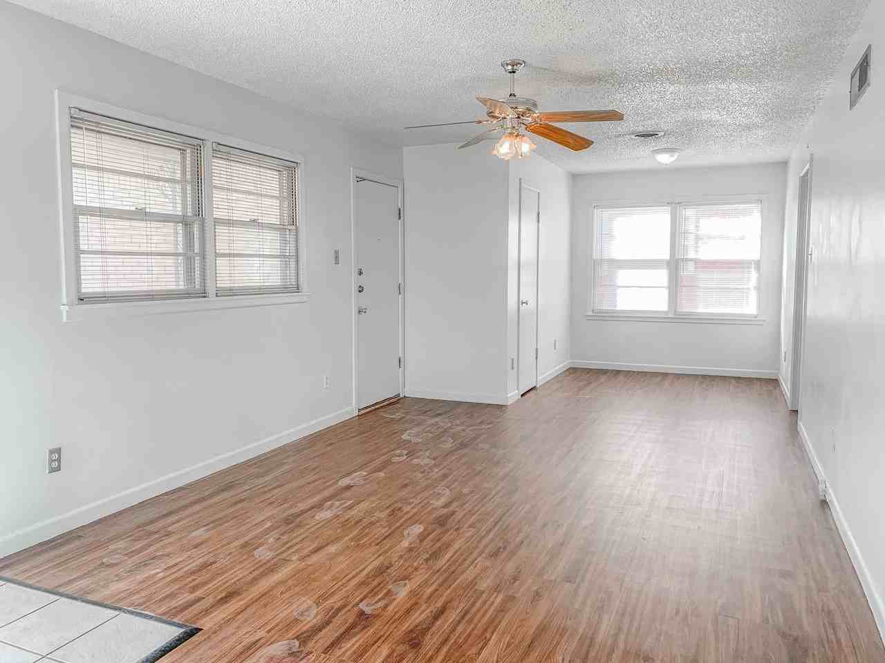 4904 44th St - Photo 3 of 12