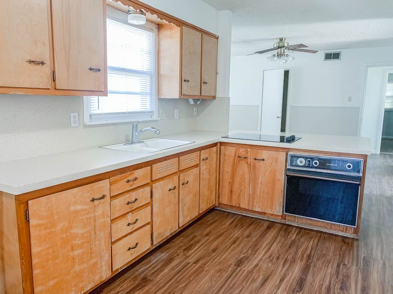4904 44th St - Photo 5 of 12