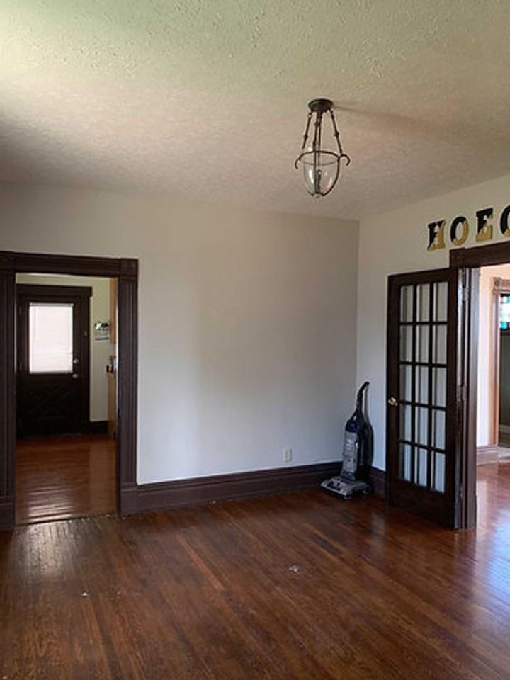 223 S College Ave - Photo 3 of 9