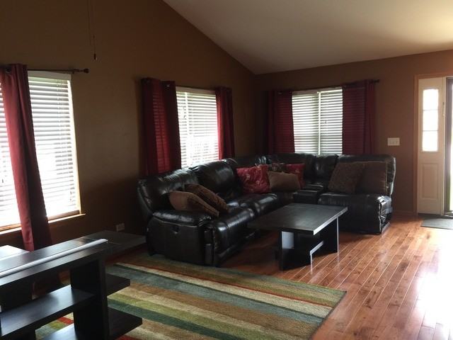 1414 Creekside Cir - Photo 3 of 23