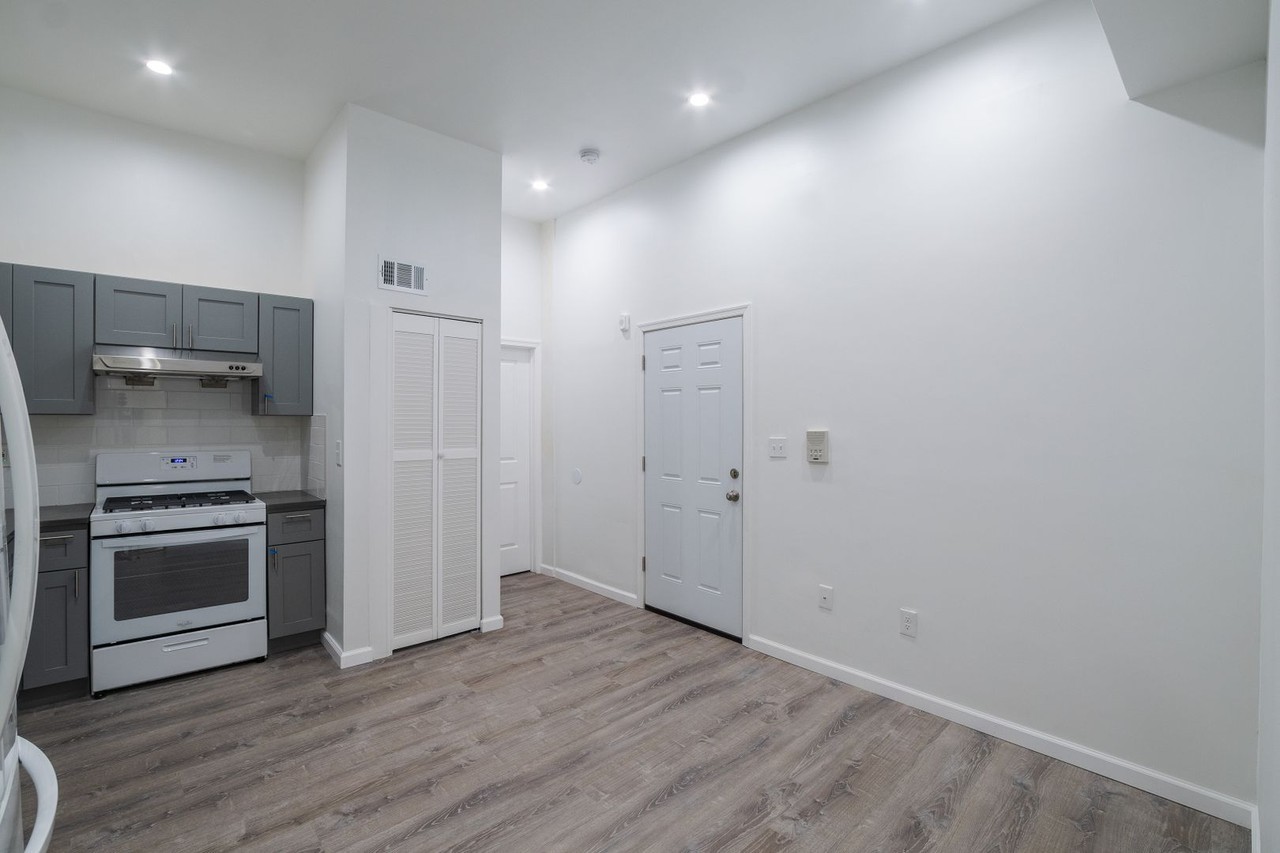 1726 Pine Street (DNM as of 4/17/26) - Photo 3 of 16