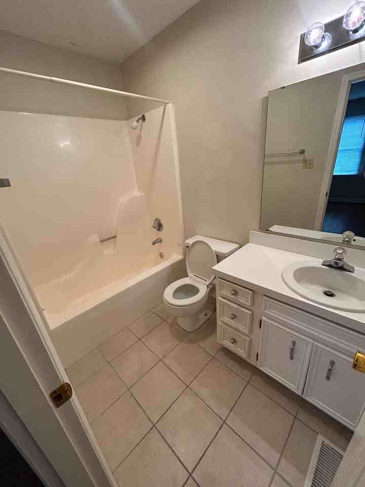 2433 1st St Nw - Photo 3 of 9