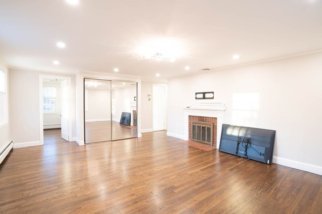 40 Puddingstone Ln
