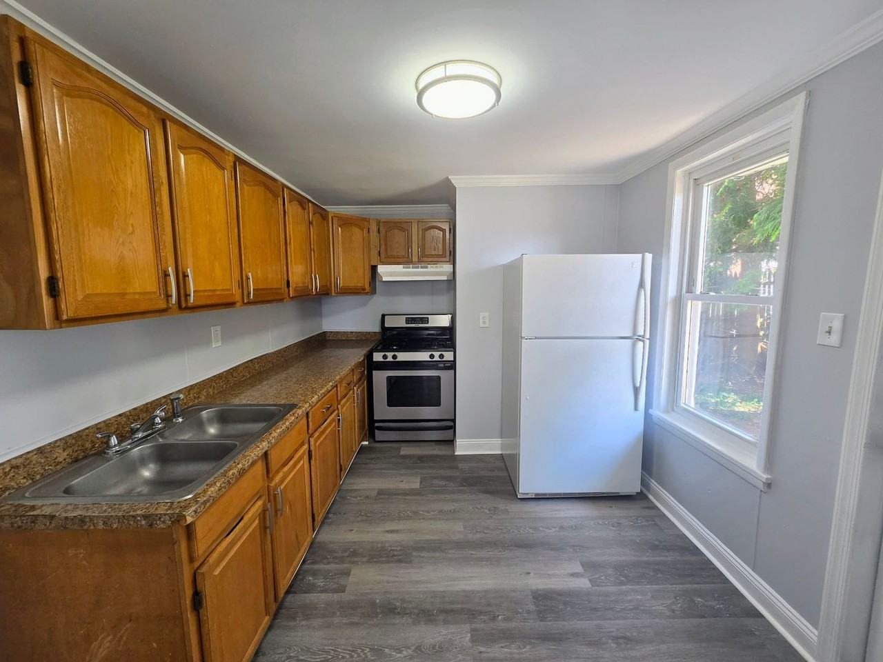 1437 W Court St - Photo 4 of 15
