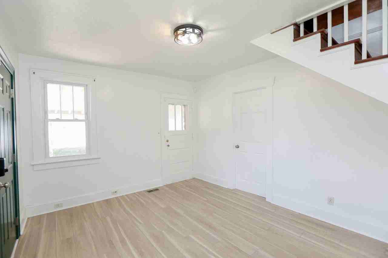 768 Mayfield Ave - Photo 3 of 32