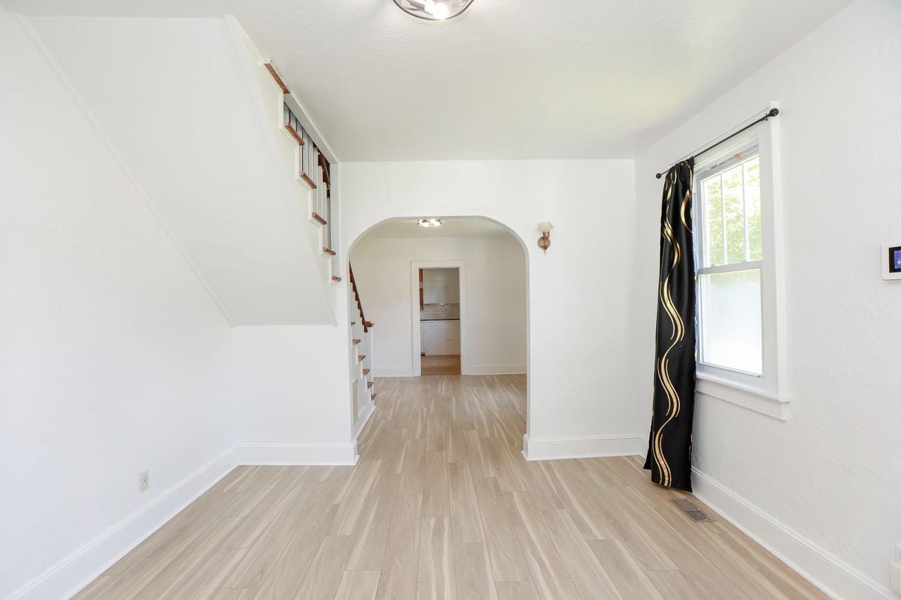 768 Mayfield Ave - Photo 4 of 32