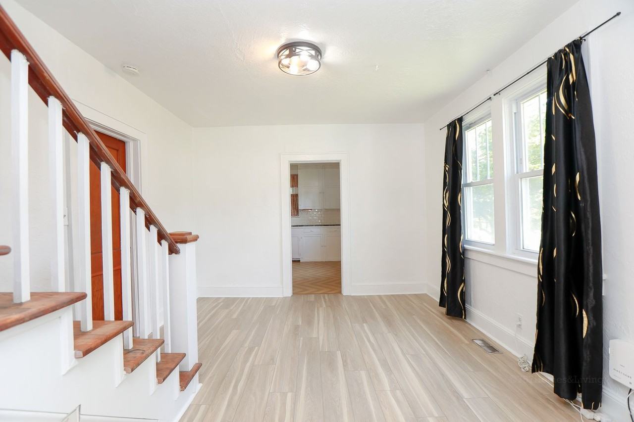 768 Mayfield Ave - Photo 5 of 32